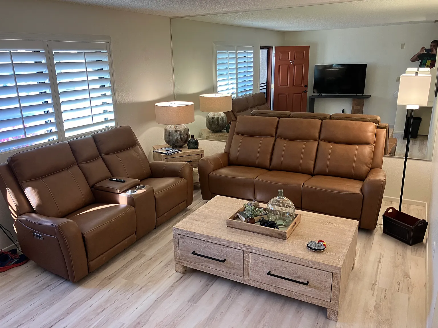 2 bed, 936 sqft, $2,000 — Photo 1