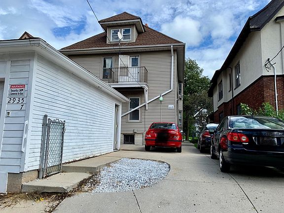 4th image of 2935 N Farwell Ave