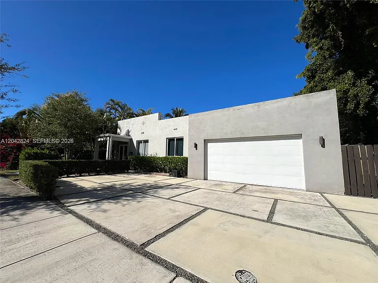 513 SW 18th Ct — Photo 27