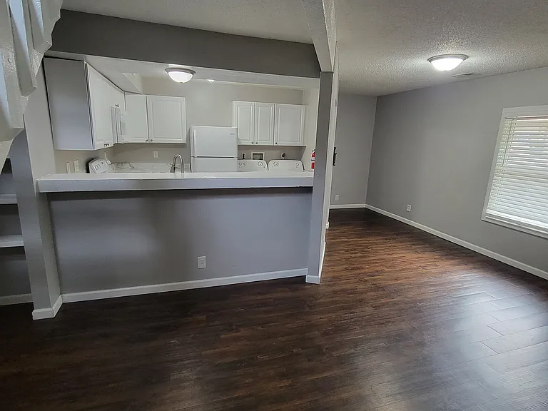 3326 W 8th St #D — Photo 10