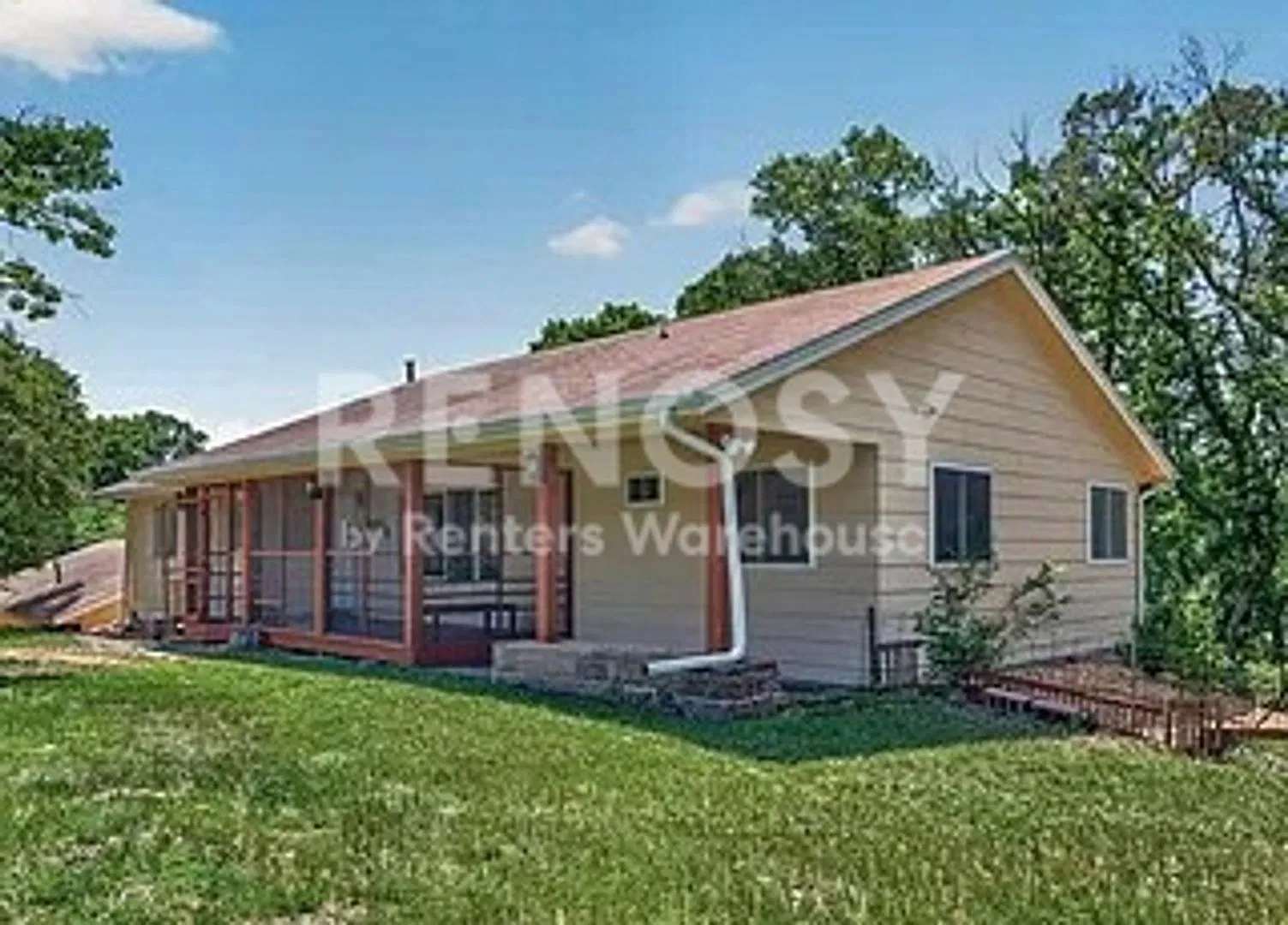 Available November 1st 5 Bedroom 3 Bath Single Family Home in Clear Lake — Photo 1