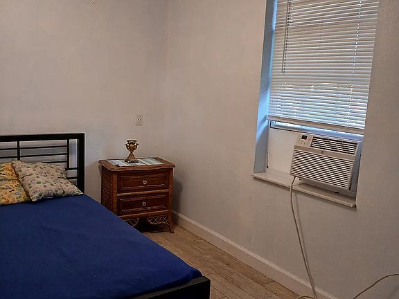 5th image of 8808 Eaton Ave