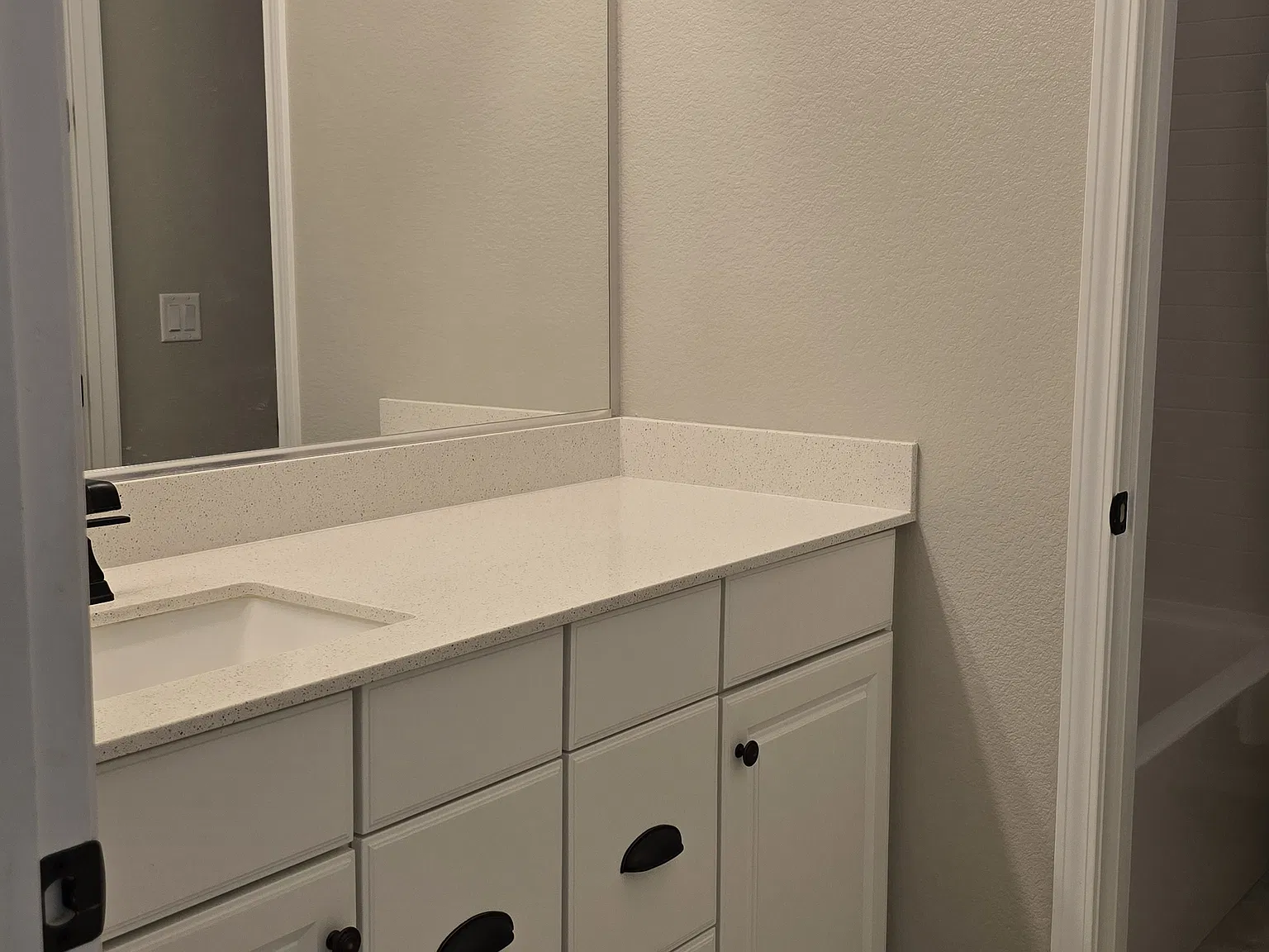 4 bed, 2.5 bath, 1850 sqft, $2,300 — Photo 3