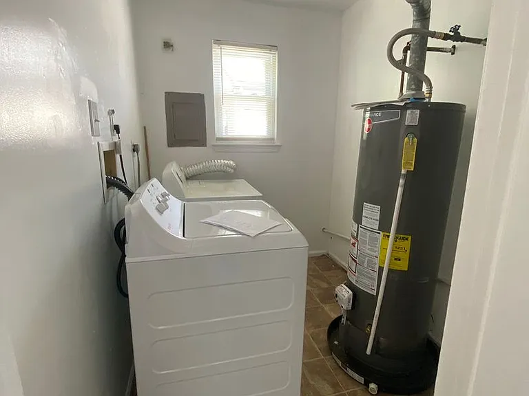 303 Corinthian Avenue — Photo 15