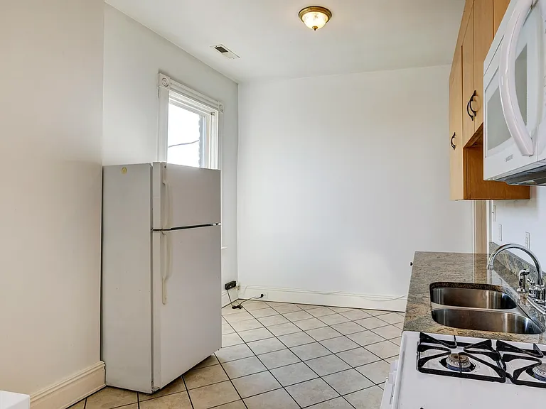 802 W Clay St #A — Photo 15