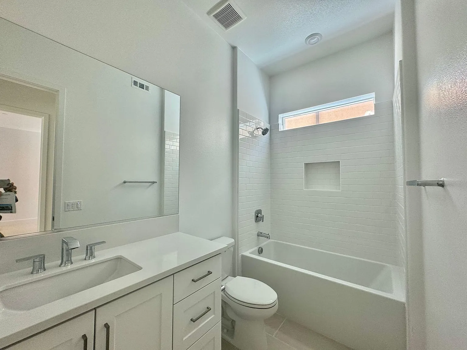 3 bed, 2.5 bath, 1652 sqft, $3,100 — Photo 4