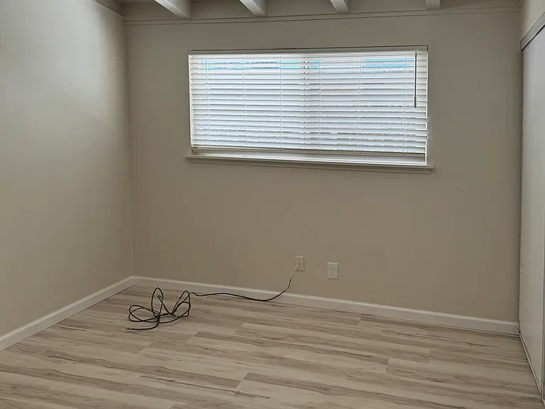 1106 Myrtle Dr — Photo 6