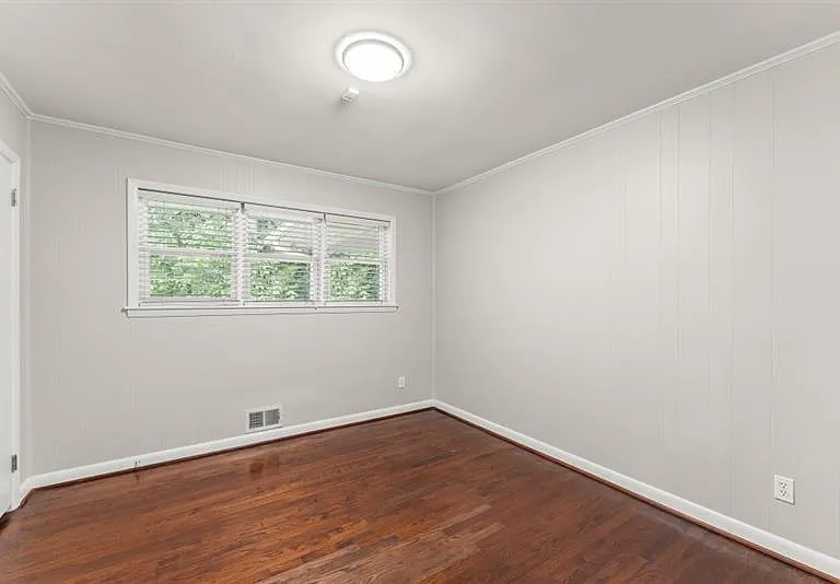 2352 Elmwood Cir SE — Photo 23