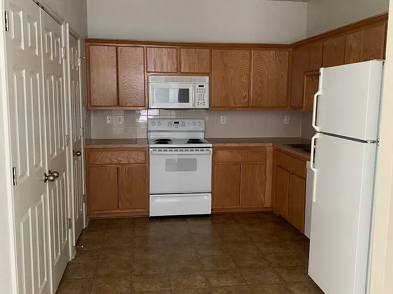 2706 Ashley Dr — Photo 6