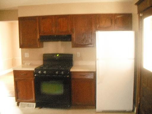 3rd image of 785 E Bluff St