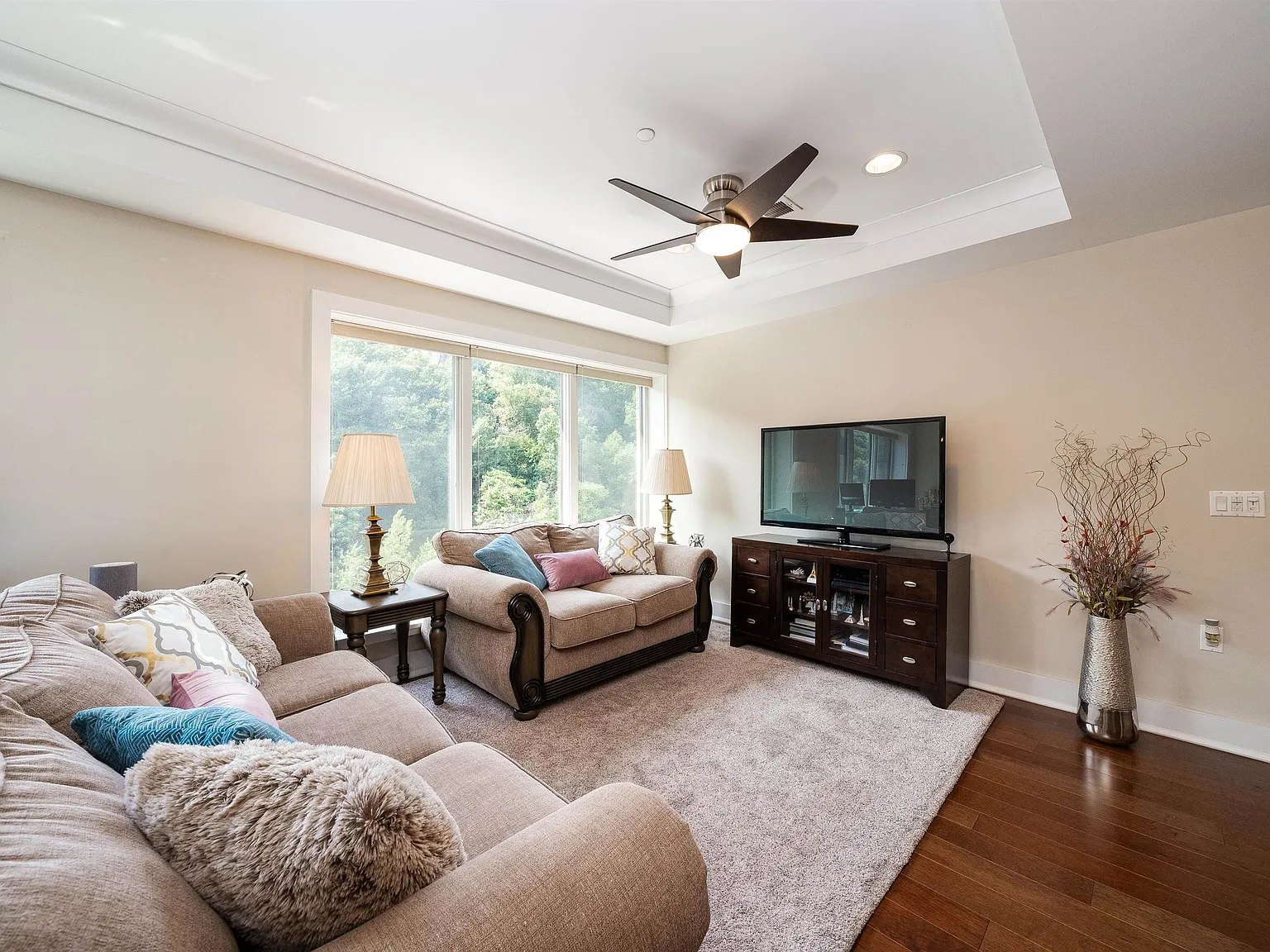 2 bed, 2.0 bath, 1100 sqft, $5,200 — Photo 3