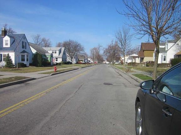 3rd image of 28 Delton St