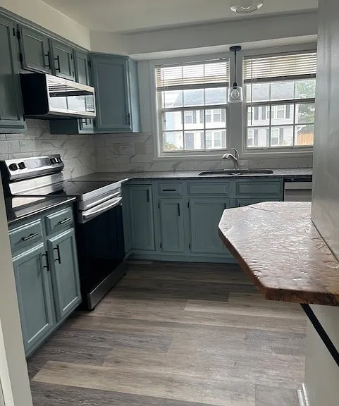 1547 Iris Ct — Photo 2