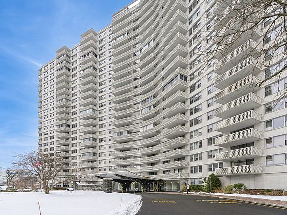 2nd image of 2100 Linwood Ave APT 5t
