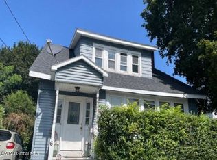 6 Blakely Ct, Troy, NY 12180