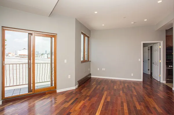 Rented by MNS | media 28