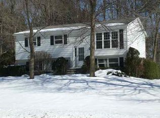 21 Grissom Dr, Clifton Park, NY 12065
