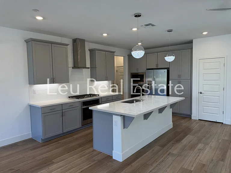 8961 Cerro Vista Dr — Photo 2