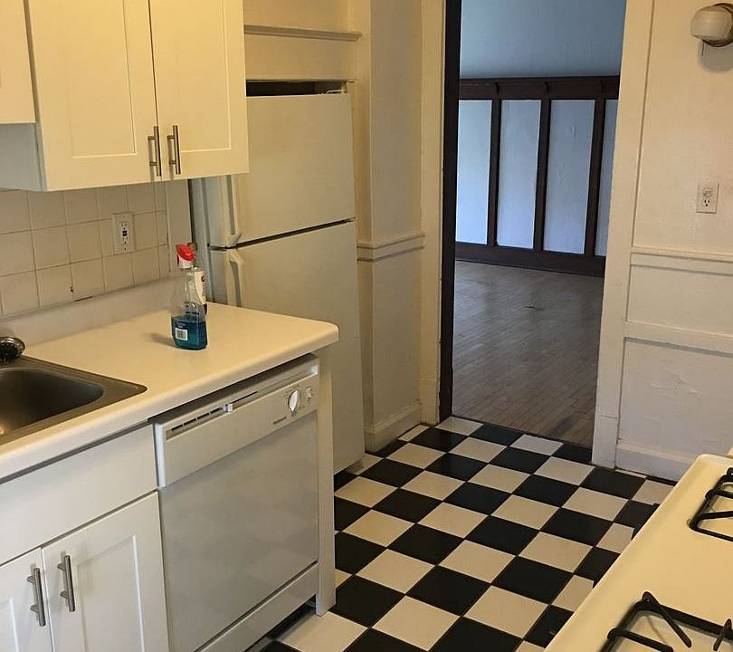 1st image of 2534 N Farwell Ave APT 2