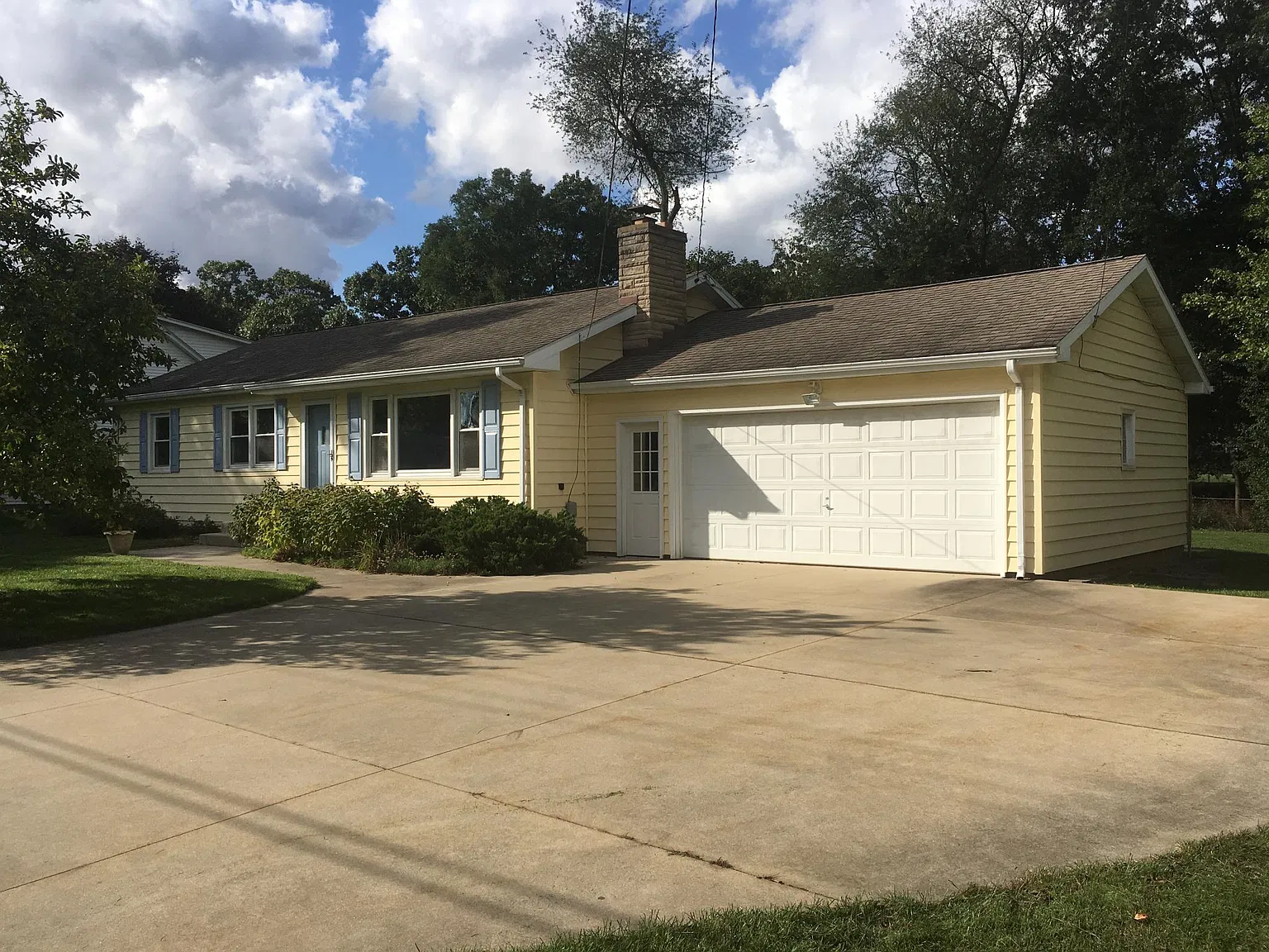 4 bed, 1358 sqft, $2,100 — Photo 2