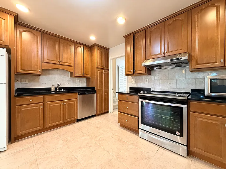 7529 Cayuga Ave — Photo 15