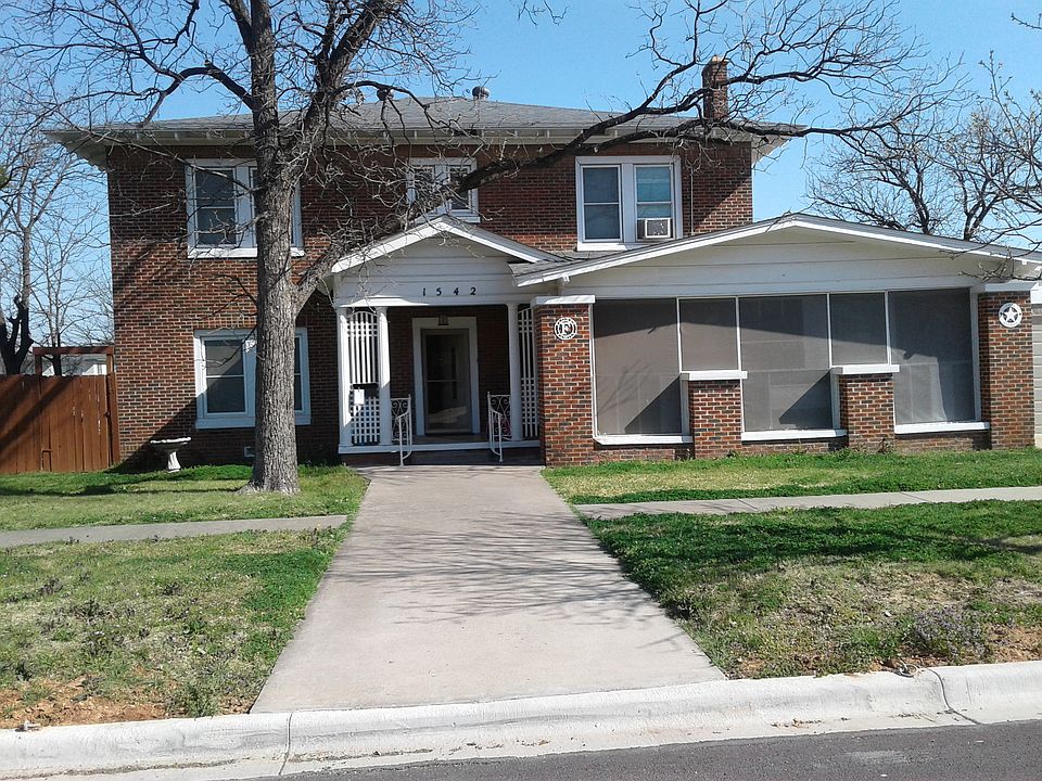 1st image of 1542 N 4th St