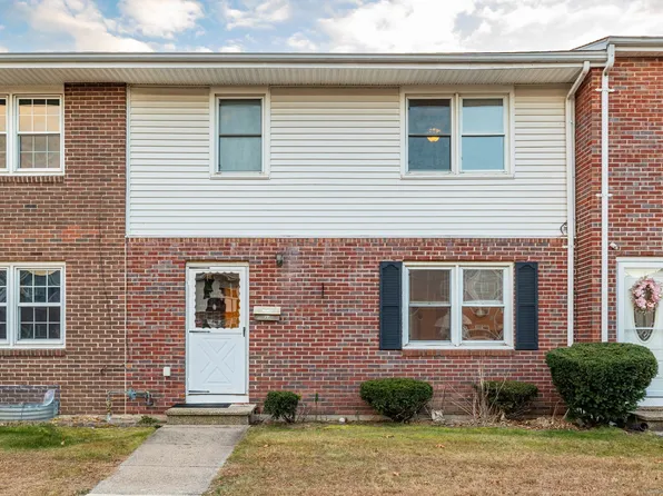 33 Lakeside Drive #35, Bristol, CT 06010