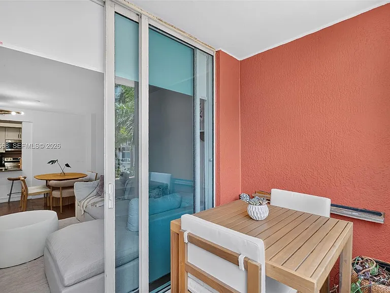 2000 N Bayshore Dr #306 — Photo 21