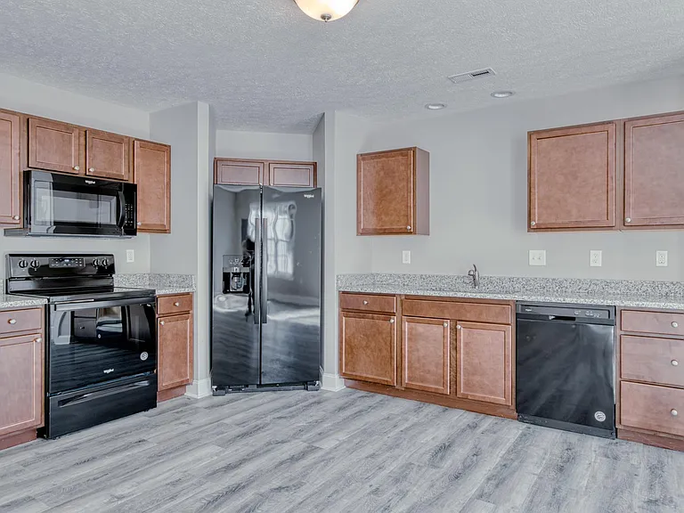 1210 Providence Blvd — Photo 11