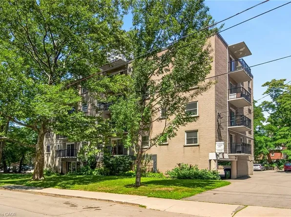 40 Robinson St #209, Hamilton, ON L8P 1Y9
