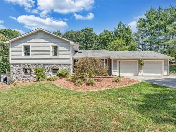 54 Farm View Rd, Glade Hill, VA 24092