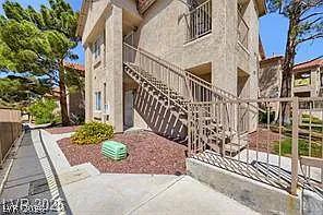 2 bed, 2.0 bath, 1049 sqft, $1,400 — Photo 1