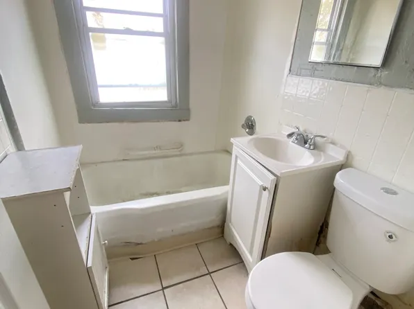 1 bed, 1.0 bath, 700 sqft, $715, 3356 W 33rd St #2, Cleveland, OH 44109