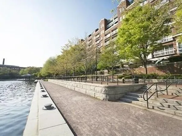6 Canal Park #Penthouse 8, Cambridge, MA 02141