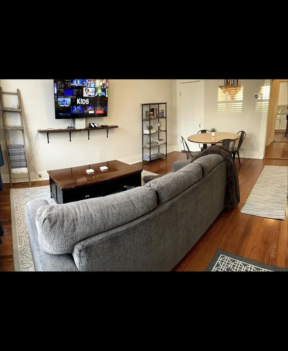 725 W Poplar St — Photo 1
