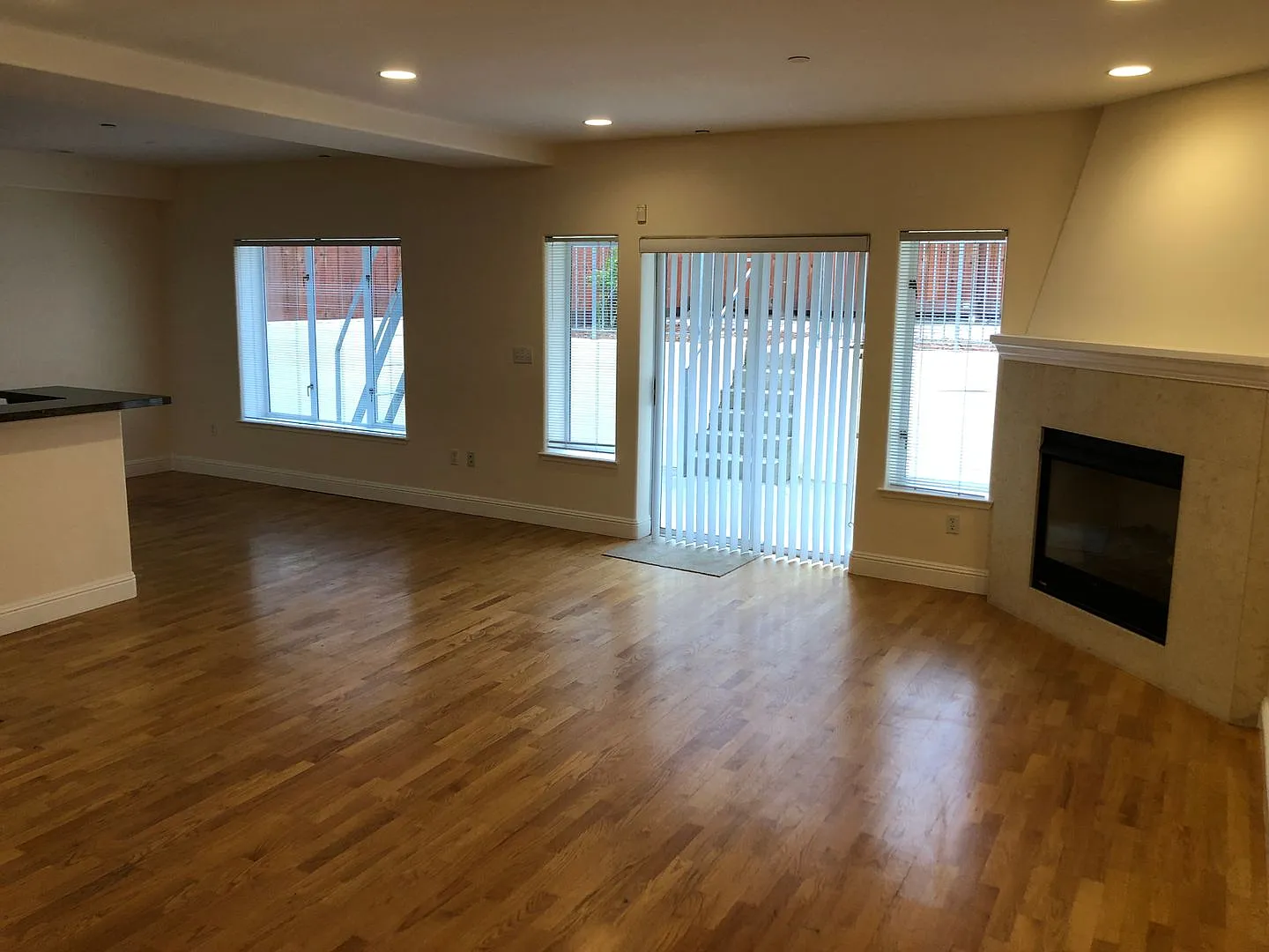 Open Tomorrow! Huge Bi-Level 3 Bedroom 2.5 Bath Loft Style Apartment W/Huge Sunny Yard, Gas Firep... — Photo 4
