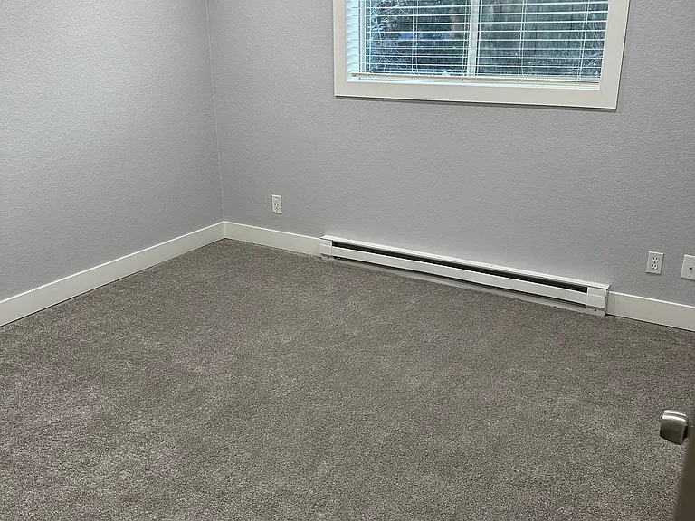 1055 Modred St — Photo 9