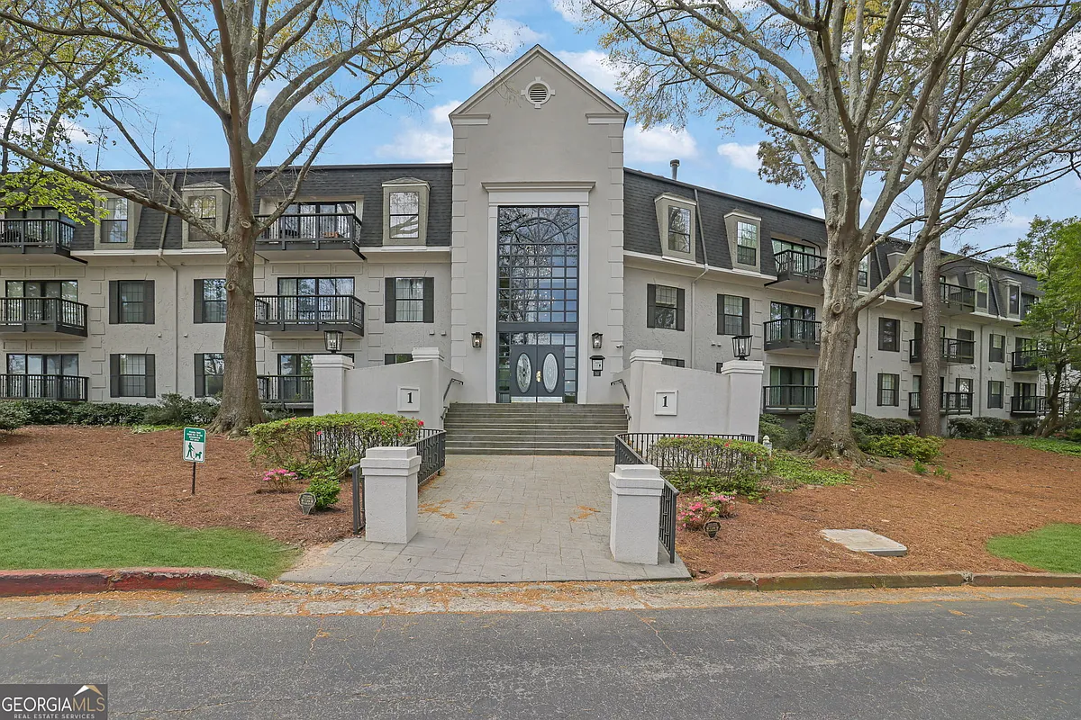Building Photo - 1104 Pine Heights Dr NE