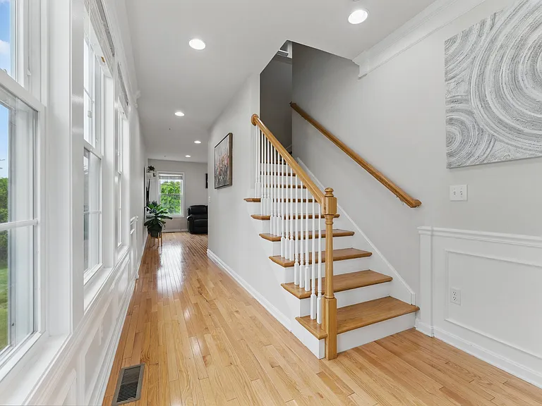 13 Wayside Dr — Photo 3