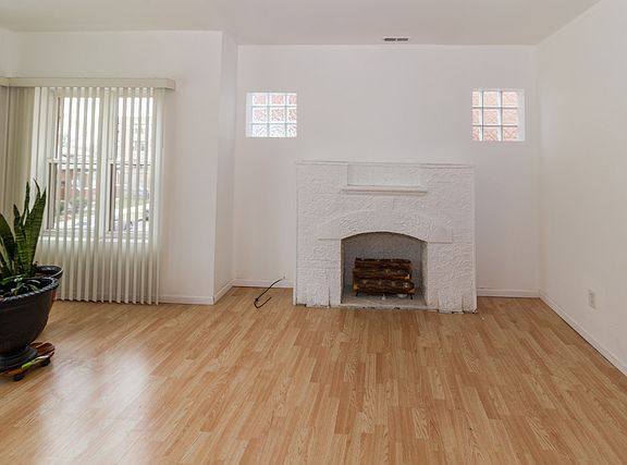 3rd image of 5542 W Congress Pkwy