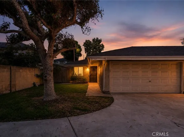 11736 1/2 215th St, Lakewood, CA 90715