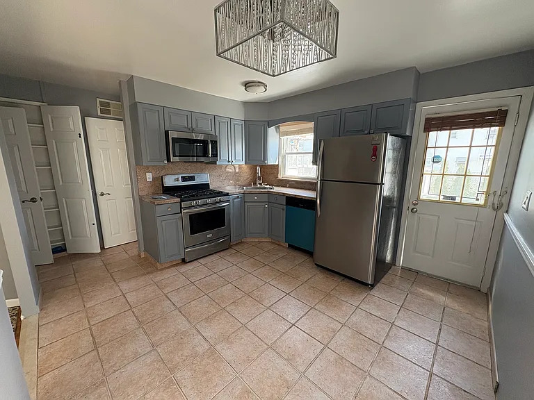 327 Chesterton Ave — Photo 6