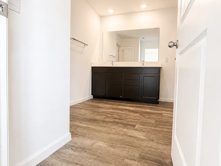630 Aviation Dr — Photo 12