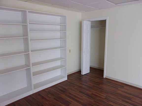 SHELVING LEFT OF ENTRANCE AND CLOSET