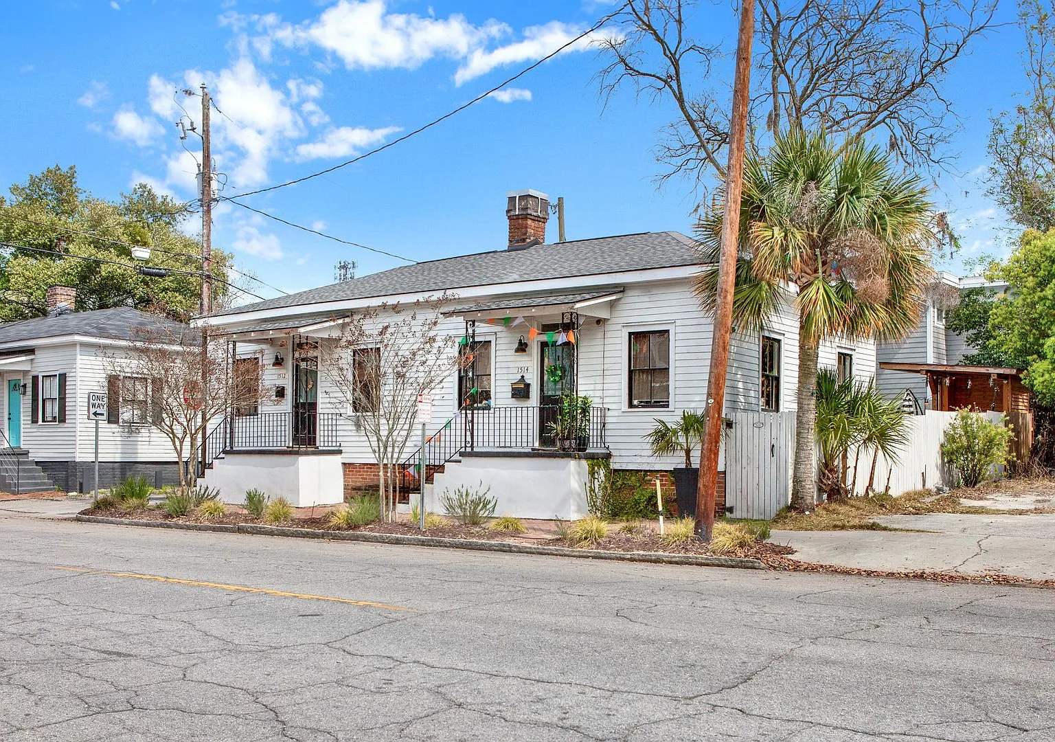 Charming Railroad-Style Townhouse Near Forsyth Park & Starland — Photo 2