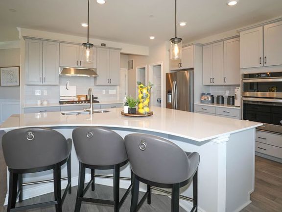Kitchen with Large Curved Island