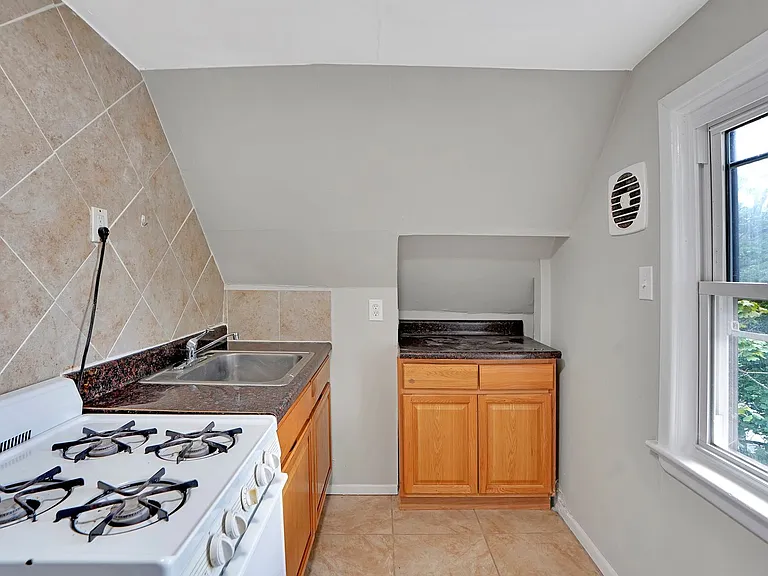 706 Chestnut St — Photo 16