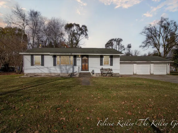 815 Walnut St, Howard City, MI 49329