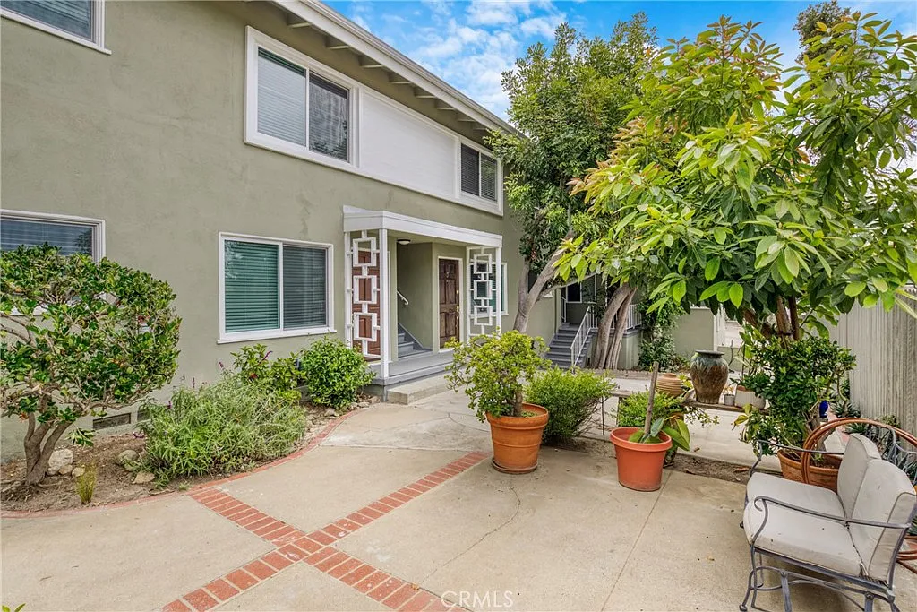 Building Photo - 16144 W Sunset Blvd #3