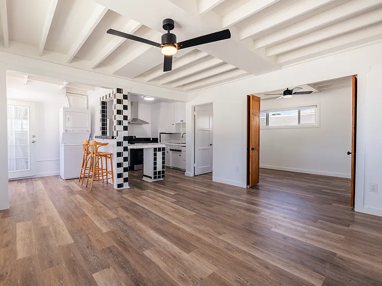 305 Marine Ave #A — Photo 8